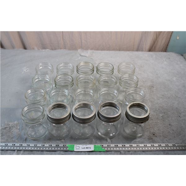 Box of canning jars (pint sized), no lids