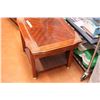 Image 3 : Nice Wood Grain End Table - glossy