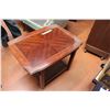 Image 4 : Nice Wood Grain End Table - glossy