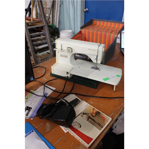 Husqvarna 2000 Sewing machine in box with paperwork