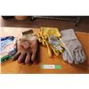 Image 1 : 4 Pairs of Gloves