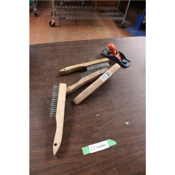 Plane With 4 Steel Brushes