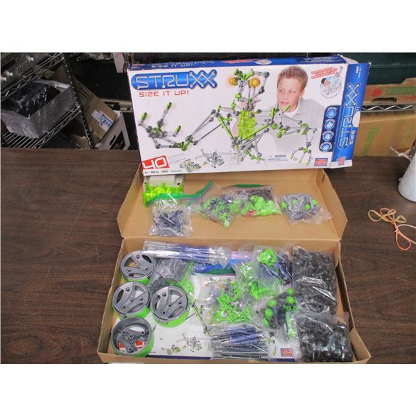 Struxx Mega-Bloks Building Set