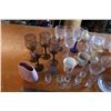Image 5 : Clear Glass and Misc Glassware Lot