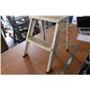 Image 3 : 2 Step Stepping Stool