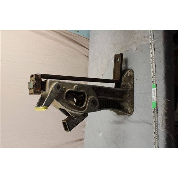 Vintage 22" Tall 15 Ton House Jack No 117-A (No Handle)