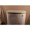 Image 2 : Vintage Laundry Basket (26" Tall)