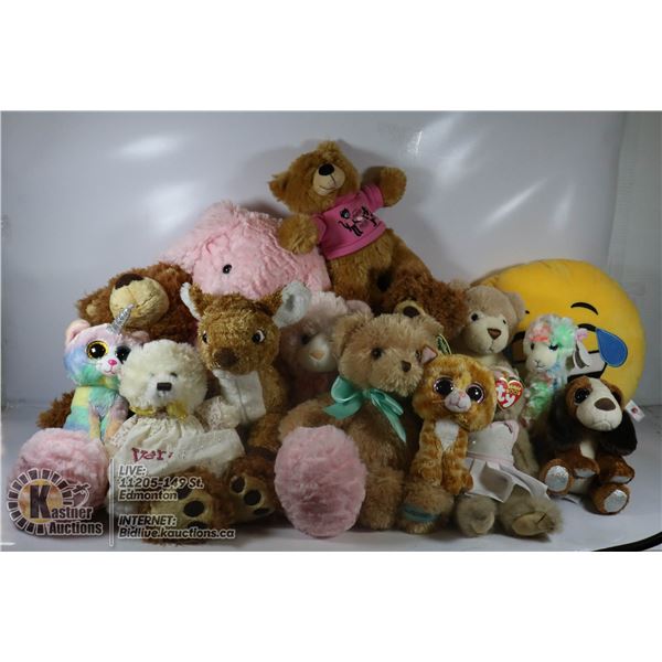 LOT OF STUFFED ANIMALS.