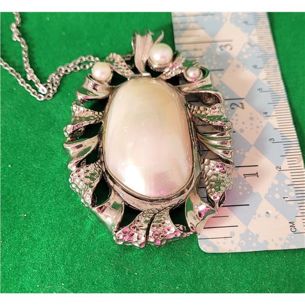 19)  TIBETAN SILVER WITH LARGE BIWA PEARL