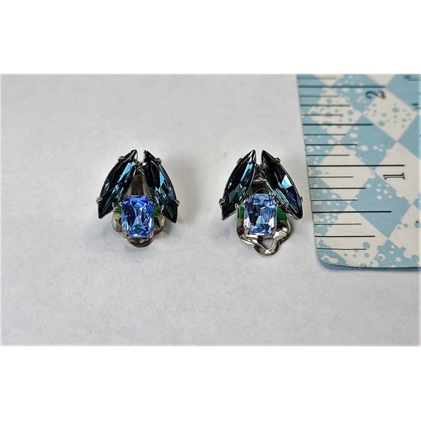 23)  VINTAGE LONDON BLUE TOPAZ CZ WITH