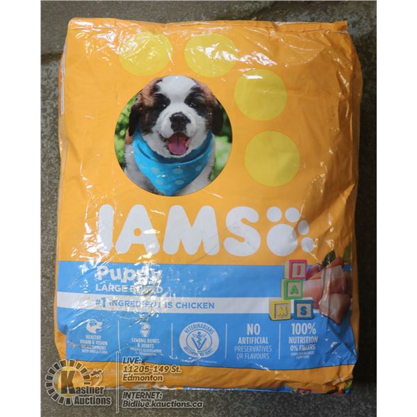 IAMS PUPPY LARGE BREED 1ST INGREDIENT IS CHICKEN.