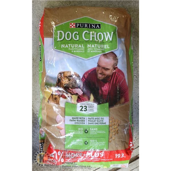 PURINA DOG CHOW MADE WITH FARM RAISED CHICKENS.
