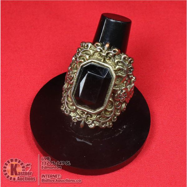 LARGE BLACK STONE FILLIGREE RING
