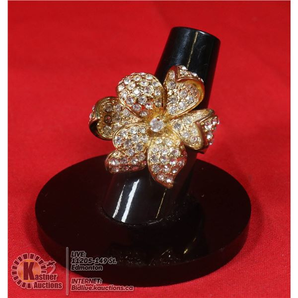 GOLD LARGE FLORAL DINNER RING
