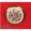 Image 1 : VINTAGE NEEDLEPOINT COMPACT