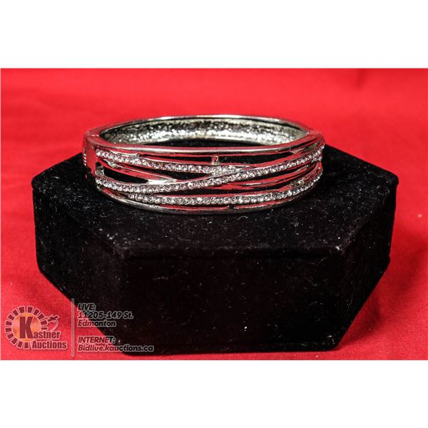 SILVER AND RHINESTONE CLAMPER BRACELET ISARA
