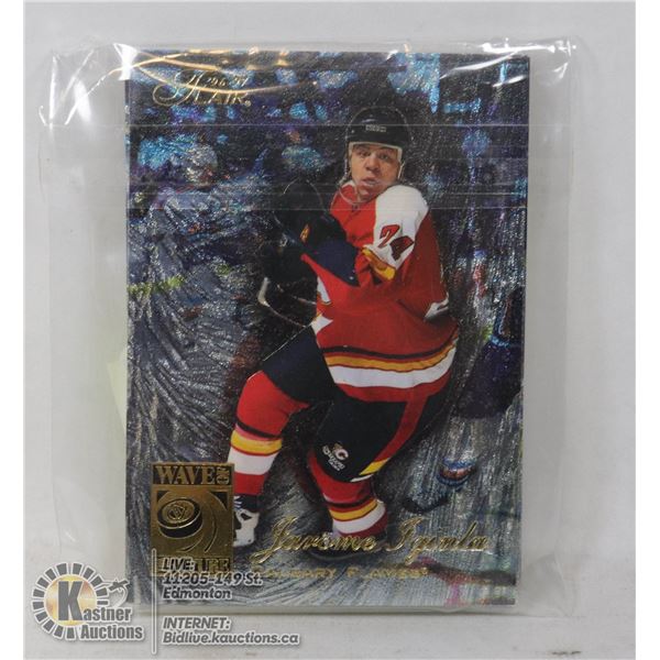 8- 1997 FLAIR WAVE OF FUTURE CARDS