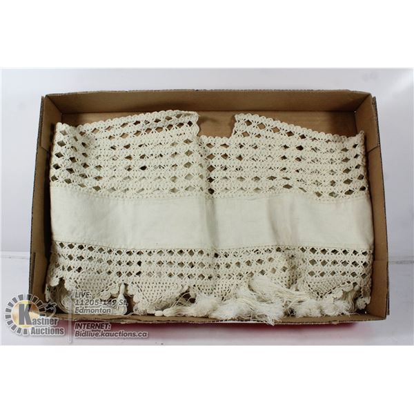 ANTIQUE CROCHET TABLE RUNNER 35X13"