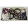 Image 1 : FLAT OF VINTAGE JEWELLERY