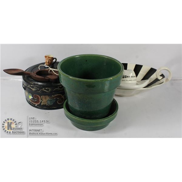 WELSH LOVE SPOON AND VINTAGE HAND PAINTED TIN