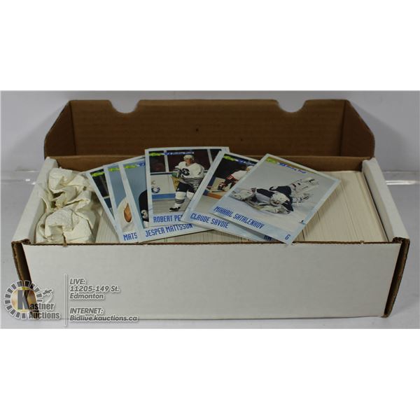 BOX OF MIXED HOCKEY CARDS