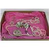 Image 1 : FLAT OF VINTAGE JEWELRY