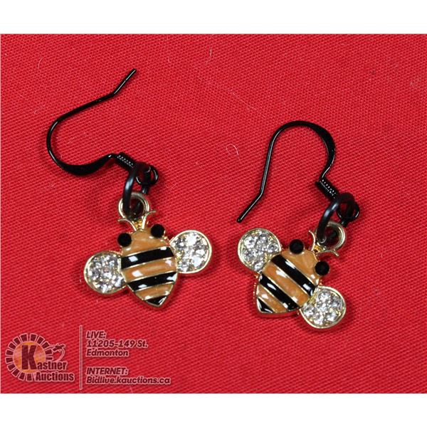 LARGE BUMBLEBEE ON BLACK HOOK