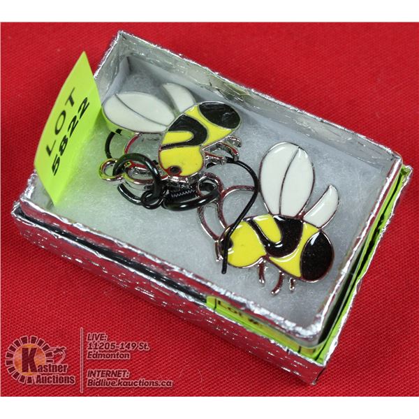 LARGE BUMBLEBEE ON BLACK HOOK