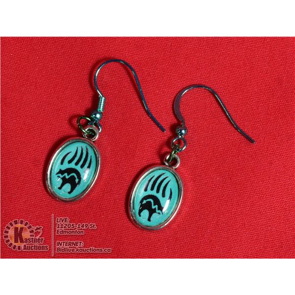 BLUE BEAR ON GREEN HOOKS