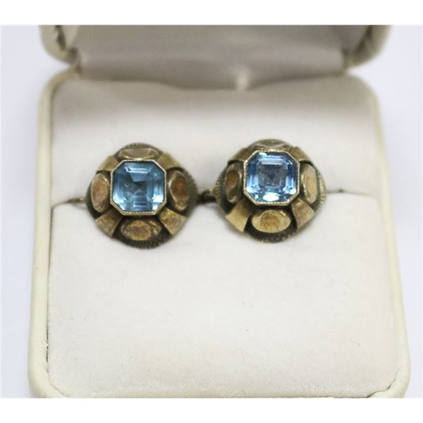 PAIR OF BLUE STONE COSTUME JEWELLERY EARRINGS