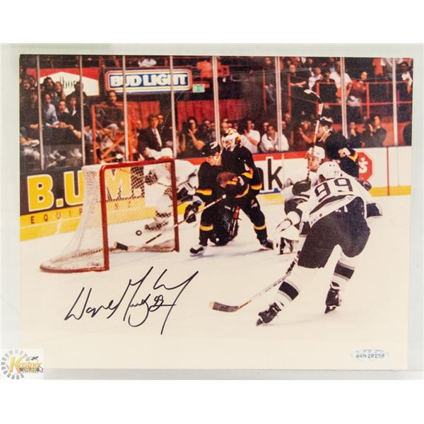 WAYNE GRETZKY SCORING 802ND GOAL