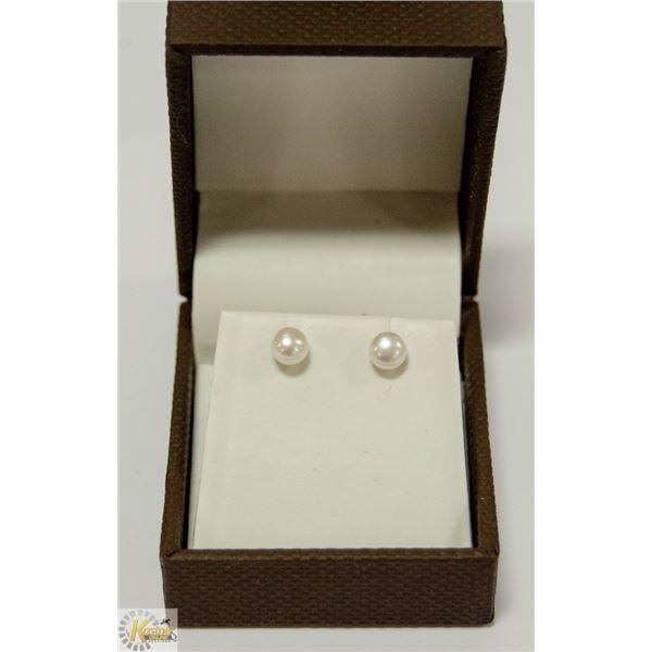 PAIR OF PEARL EARRINGS WITH 14 KT GOLD POSTS