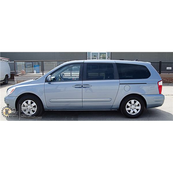 2010 HYUNDAI ENTOURAGE