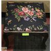 Image 1 : VINTAGE WOOD FOOT REST STOOL