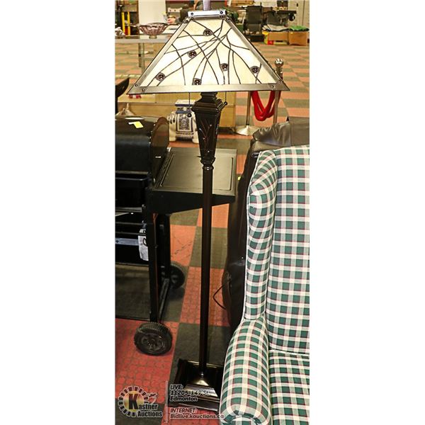 TIFFANY STYLE FLOOR LAMP WITH STAINED