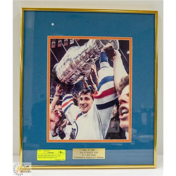 WAYNE GRETZKY MAY 31, 1987 PHOTO 3RD STANLEY CUP