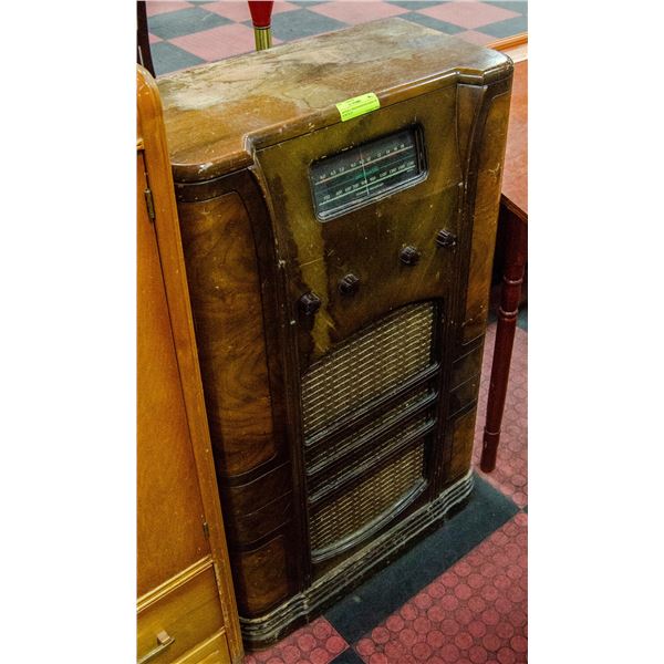 ANTIQUE WESTINGHOUSE RADIO 40" X 24" X 12"