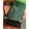 Image 2 : VINTAGE TRUNK