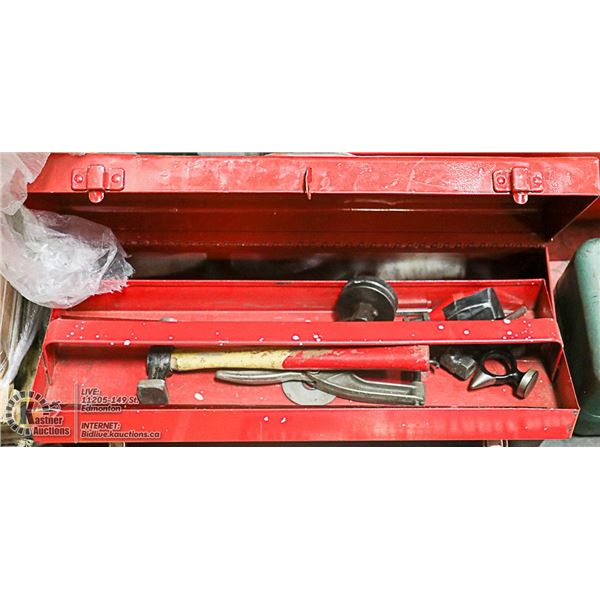 RED TOOLBOX WITH SOME BODY TOOLS