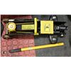 Image 1 : HYDRAULIC 2 TON FLOOR JACK