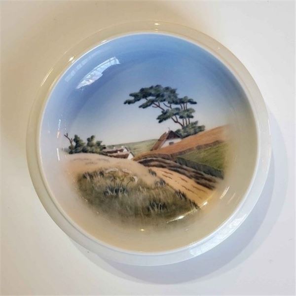 ROYAL COPENHAGEN // DECORATIVE BOWL  2903 2559