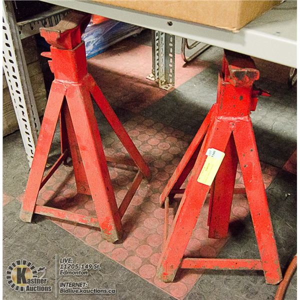 PAIR OF AXLE STANDS