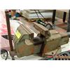 Image 1 : LARGE VISE