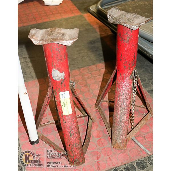 PAIR OF VEHICLE AXLE STANDS