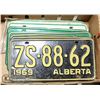 Image 1 : FLAT LOT OF VINTAGE LICENSE PLATES