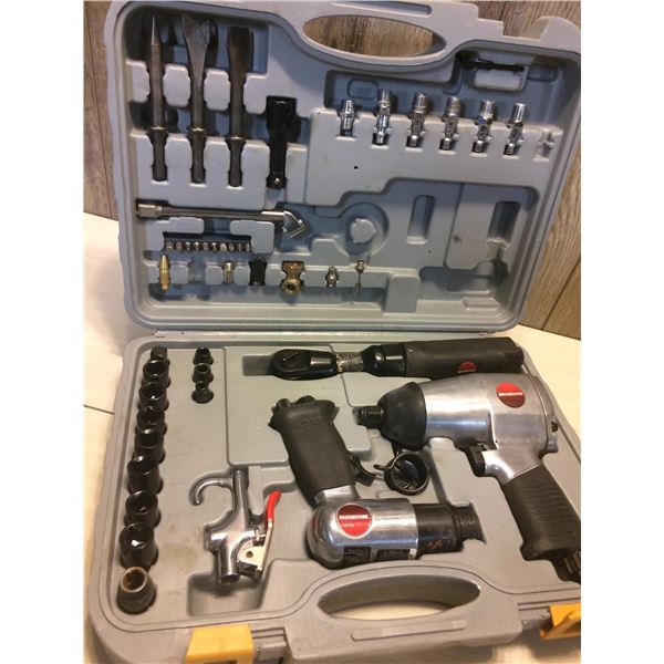 MOTOMASTER AIR TOOL SET