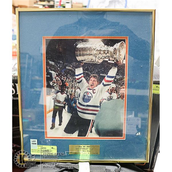 WAYNE GRETZKY MAY 30, 1985 PHOTO 2ND STANLEY CUP