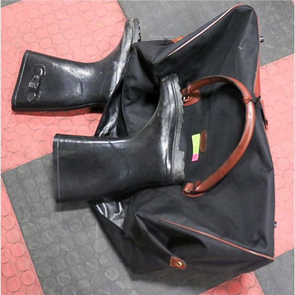 PAIR OF WOMENS RAIN BOOTS, SIZE 9
