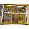 Image 1 : VINTAGE COMPLETE ONEIDA CUTLERY SET