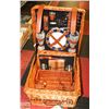 Image 2 : NEW PICNIC TIME CANTERBURY PICNIC BASKET W/ DISHES